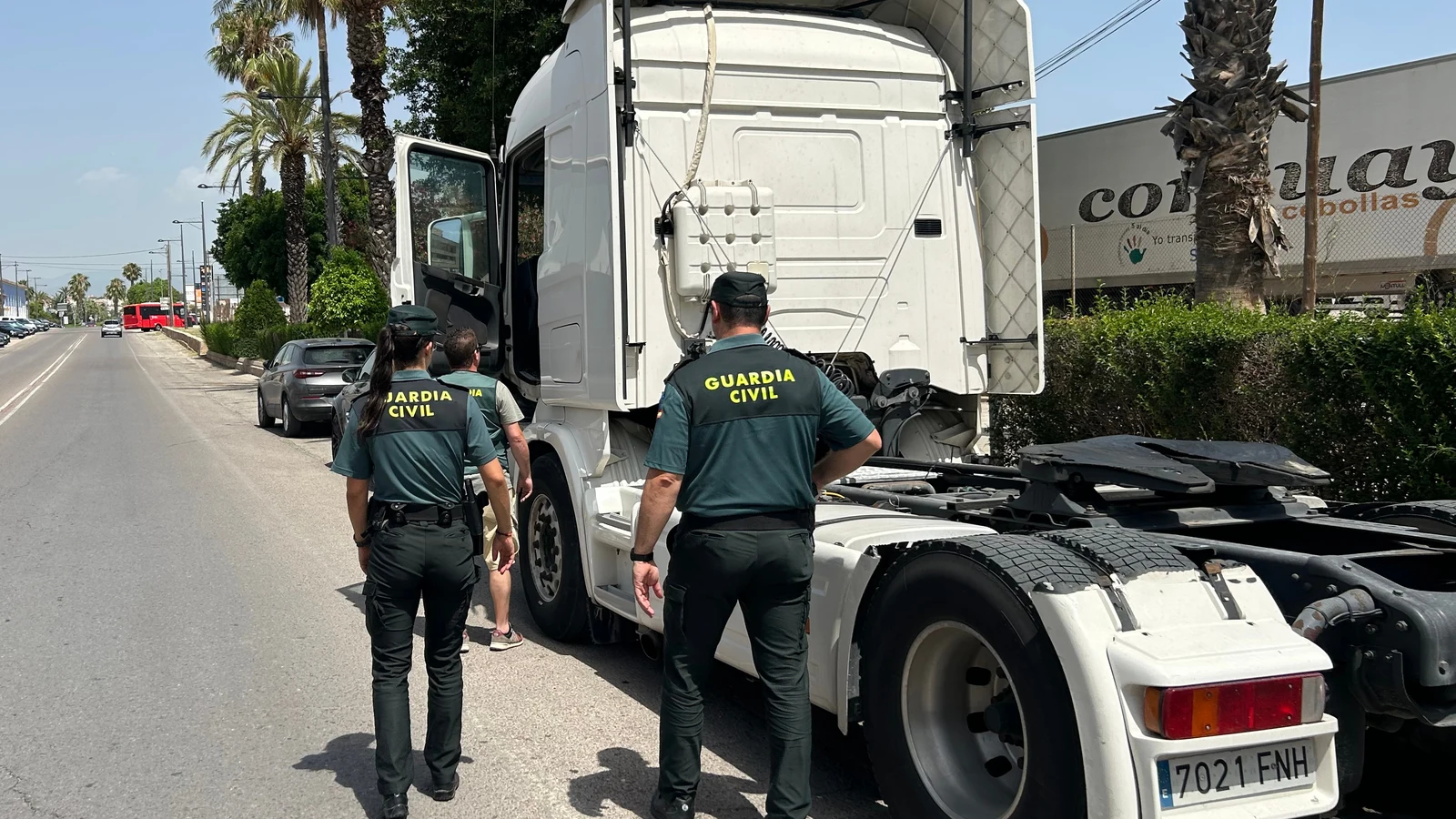 guardia-civil-inspecciona-cabezas-tractoras_97